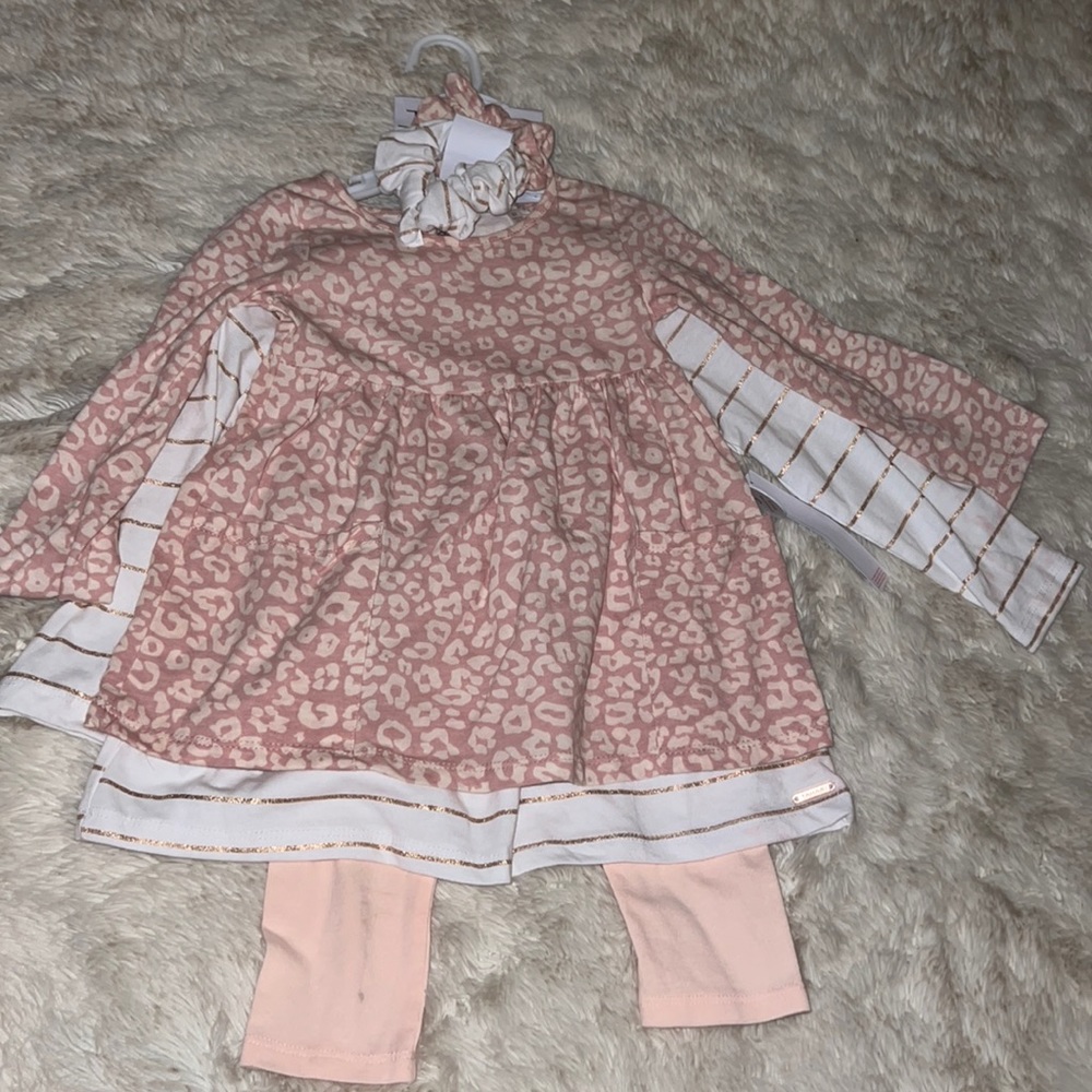 2 outfits with matching hair ties